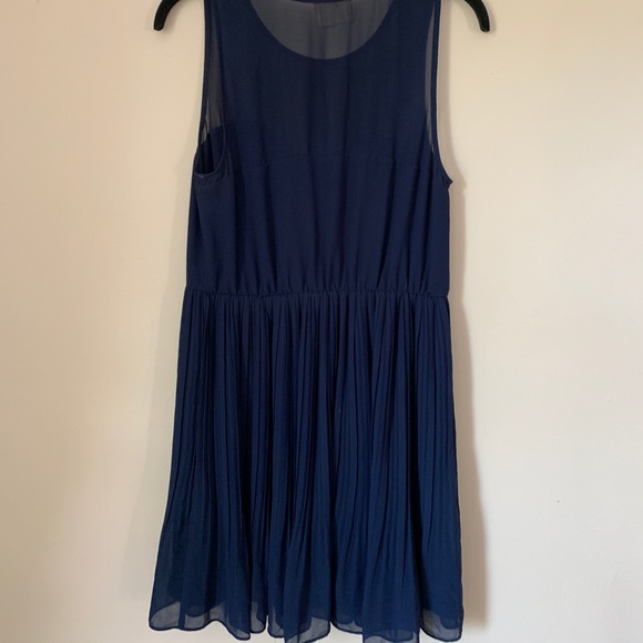 PINS & NEEDLES (UO) medium blue pleated dress - Picture 2 of 2